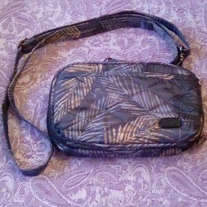 Lug Essentials Roundabout